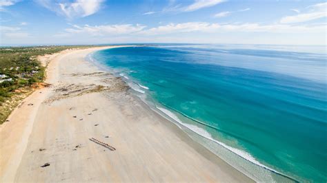 Exploring a NUDE BEACH in Broome, Australia I Cable Beach